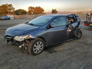 Toyota Corolla BASE 1.8L 4 2011