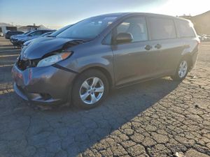 Toyota Sienna 3.5L 6 2015