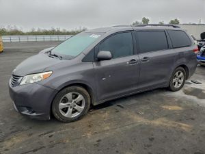 Toyota Sienna LE 3.5L 6 2014