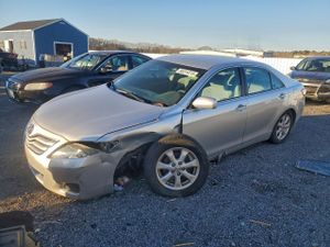Toyota Camry BASE 2.5L 4 2011