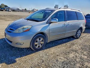 Toyota Sienna XLE 3.3L 6 2006