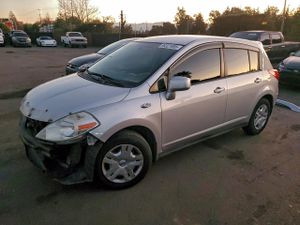Nissan Versa S 1.8L 4 2010