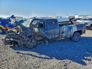 GMC Sierra K3500 DENALI 6.6L 8 2015