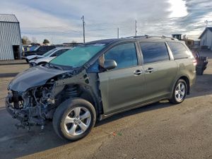 Toyota Sienna XLE 3.5L 6 2013