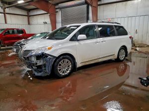 Toyota Sienna XLE 3.5L 6 2013