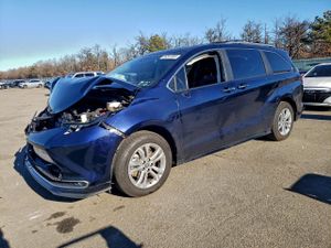 Toyota Sienna LIMITED 2.5L 4 2024