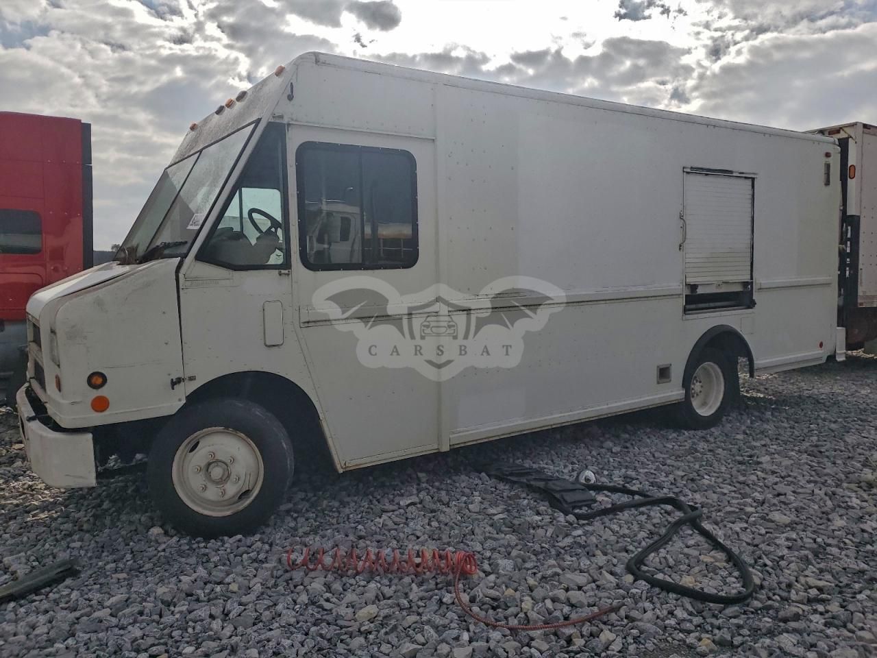 Freightliner Business Class M2 M LINE WALK-IN VAN 5.9L 6 2003