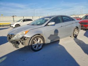 Hyundai Sonata SE 2.4L 4 2013