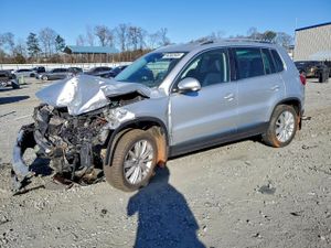 Volkswagen Tiguan S 2.0L 4 2014