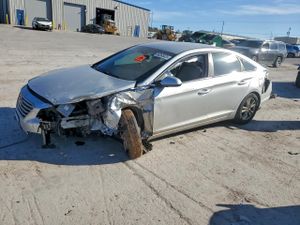 Hyundai Sonata SE 2.4L 4 2015