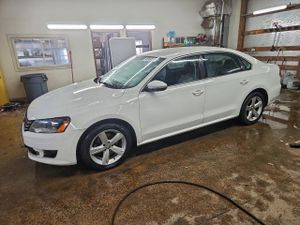 Volkswagen Passat SE 2.5L 5 2012
