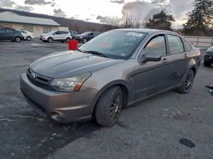 Ford Focus SES 2.0L 4 2011
