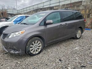 Toyota Sienna LE 3.5L 6 2014