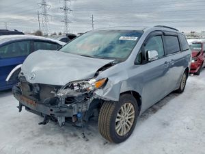 Toyota Sienna XLE 3.5L 6 2013