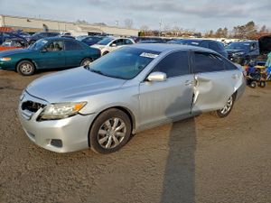 Toyota Camry BASE 2.5L 4 2011