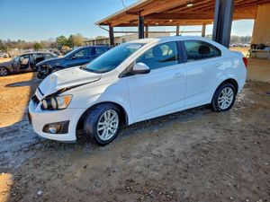 Chevrolet Aveo (Sonic) LT 1.8L 4 2015