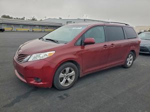 Toyota Sienna LE 3.5L 6 2015
