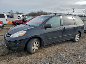 Toyota Sienna CE 3.5L 6 2010