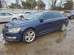 Volkswagen Passat SEL 2 L 4 2015