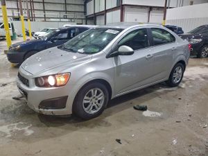 Chevrolet Aveo (Sonic) LT 1.8L 4 2015