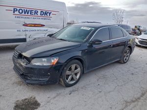 Volkswagen Passat SE 2.0L 4 2012