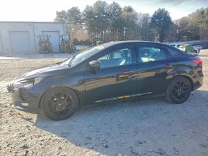 Ford Focus SE 2.0L 4 2015