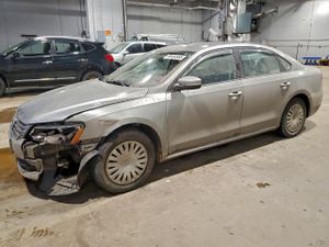 Volkswagen Passat S 2.5L 5 2013