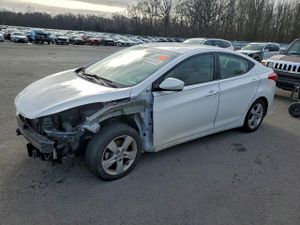 Hyundai Elantra GLS 1.8L 4 2013