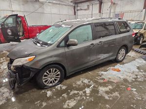 Toyota Sienna XLE 3.5L 6 2012