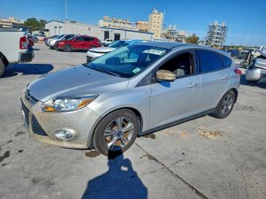 Ford Focus SE 2.0L 4 2014