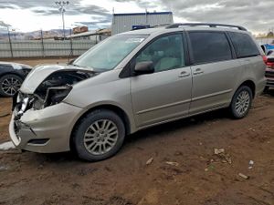 Toyota Sienna LE 3.5L 6 2010