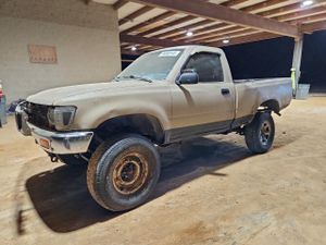 Toyota Hilux 1/2 TON SHORT WHEELBASE DX 2.4L 4 1994