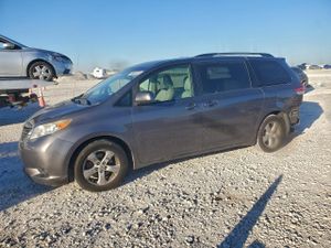 Toyota Sienna LE 3.5L 6 2011