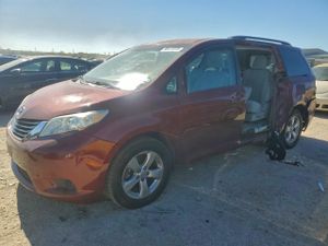 Toyota Sienna LE 3.5L 6 2014