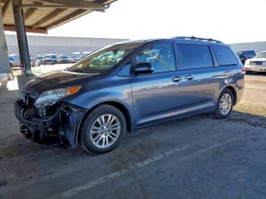 Toyota Sienna XLE 3.5L 6 2013