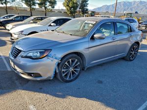 Chrysler 200 TOURING 3.6L 6 2013