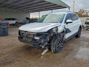 Volkswagen Tiguan SE 2.0L 4 2021