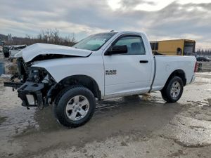 RAM 1500 ST 5.7L 8 2015