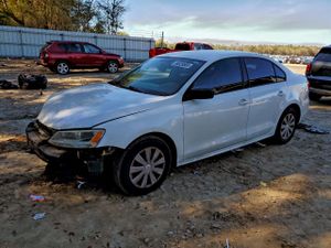Volkswagen Jetta BASE 2.0L 4 2013
