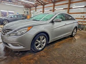 Hyundai Sonata SE 2.4L 4 2013