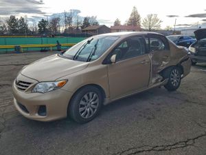 Toyota Corolla BASE 1.8L 4 2013