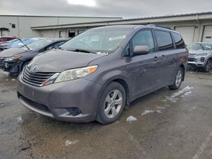 Toyota Sienna LE 3.5L 6 2013