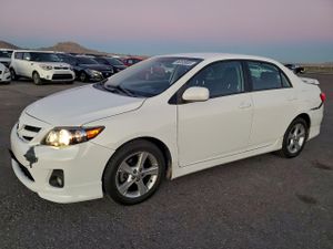 Toyota Corolla BASE 1.8L 4 2013