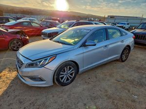 Hyundai Sonata SE 2.4L 4 2015