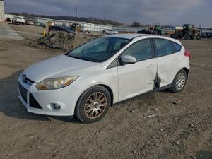 Ford Focus SE 2.0L 4 2012