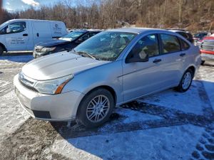 Ford Focus SE 2.0L 4 2010