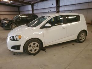 Chevrolet Aveo (Sonic) LS 1.8L 4 2015