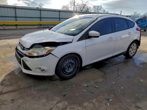 Ford Focus SE 2.0L 4 2012