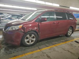 Toyota Sienna LE 3.5L 6 2014