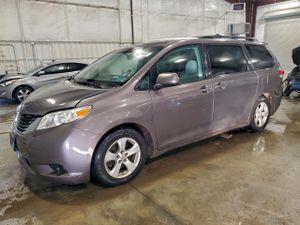 Toyota Sienna LE 3.5L 6 2011